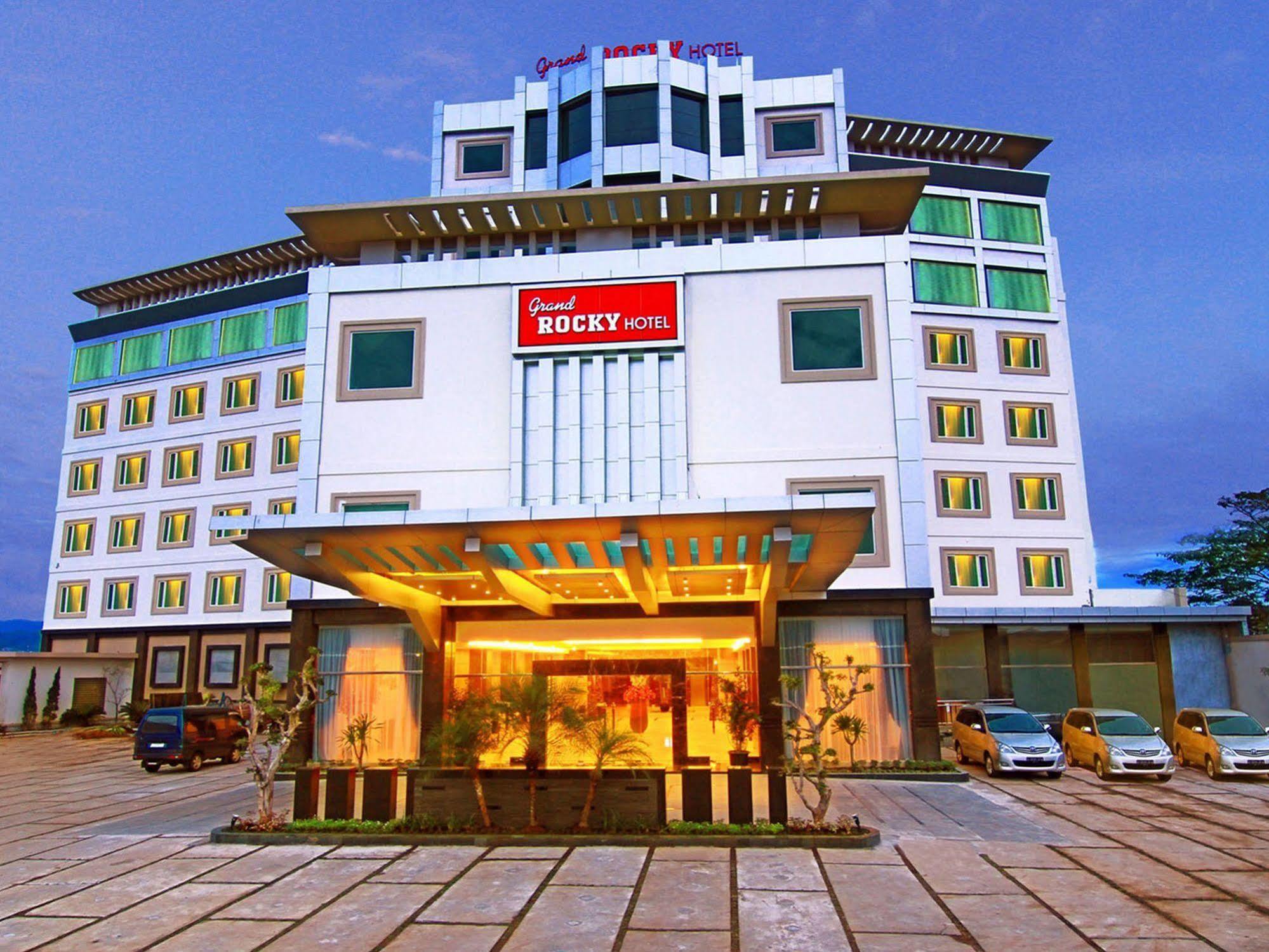 Grand Rocky Hotel Bukittinggi Exterior photo