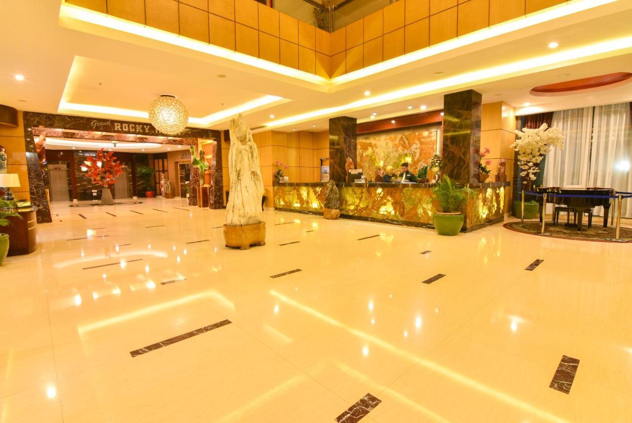 Grand Rocky Hotel Bukittinggi Exterior photo