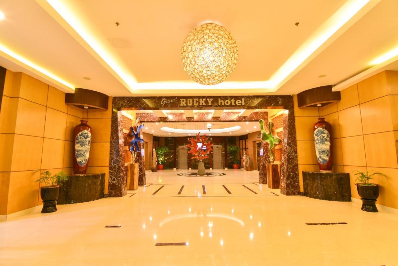 Grand Rocky Hotel Bukittinggi Exterior photo